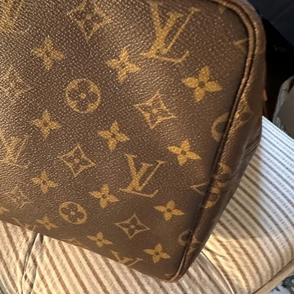 Louis Vuitton Classic Brown Monogram 𝙉𝙚𝙫𝙚𝙧𝙛𝙪𝙡𝙡  Tote 𝙂𝙈 𝙂𝙤𝙤𝙙 𝘾𝙤𝙣𝙙𝙞𝙩𝙞𝙤𝙣 - Picture 9 of 16
